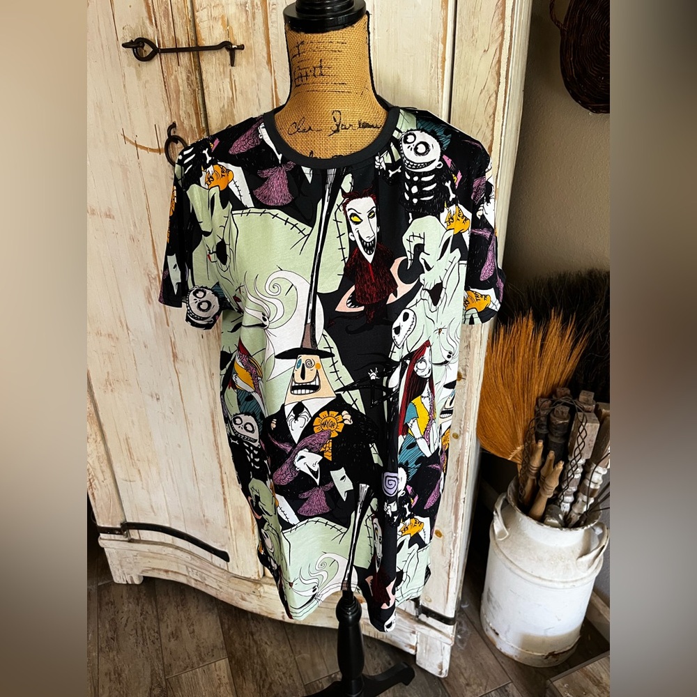 Disney Cakeworthy Nightmare before Christmas graphic tee - Picture 5 of 6
